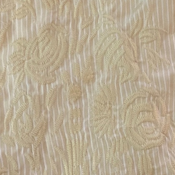 NWT Angela Plus Size Blouse Sleeveless Cream - Picture 2 of 13